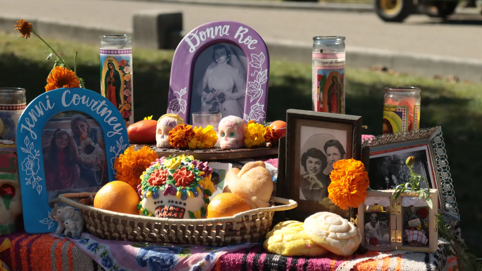 Ofrenda or alter on gravestone
