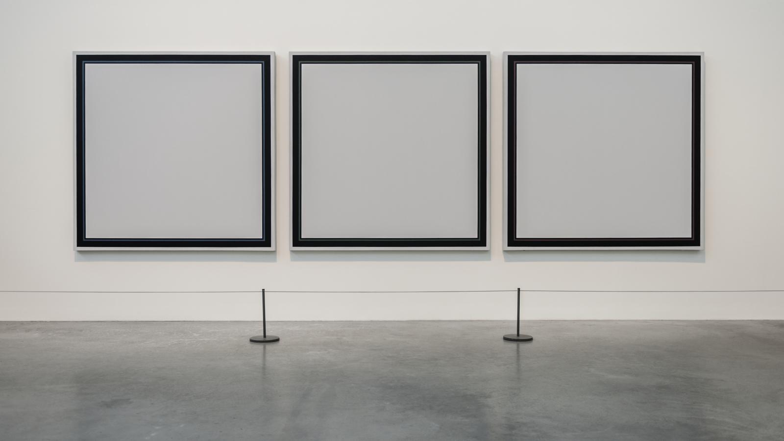 Empty Gallery